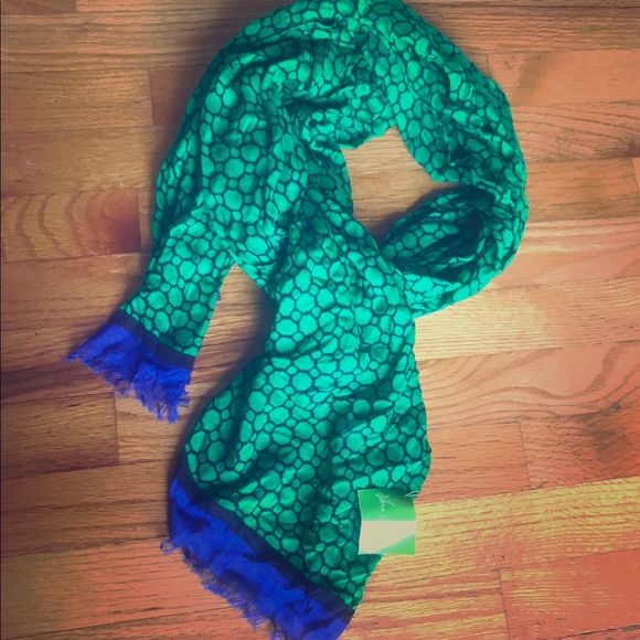 Vera Bradley Accessories - NWT Vera Bradley scarf Vera Bradley Accessories - NWT Vera Bradley scarf